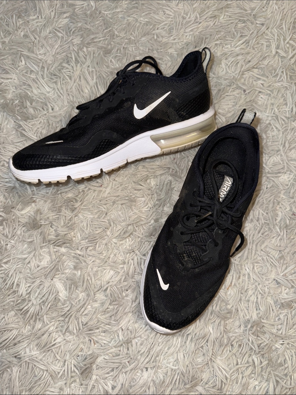 Nike women’s black & White Air Max Running Shoes